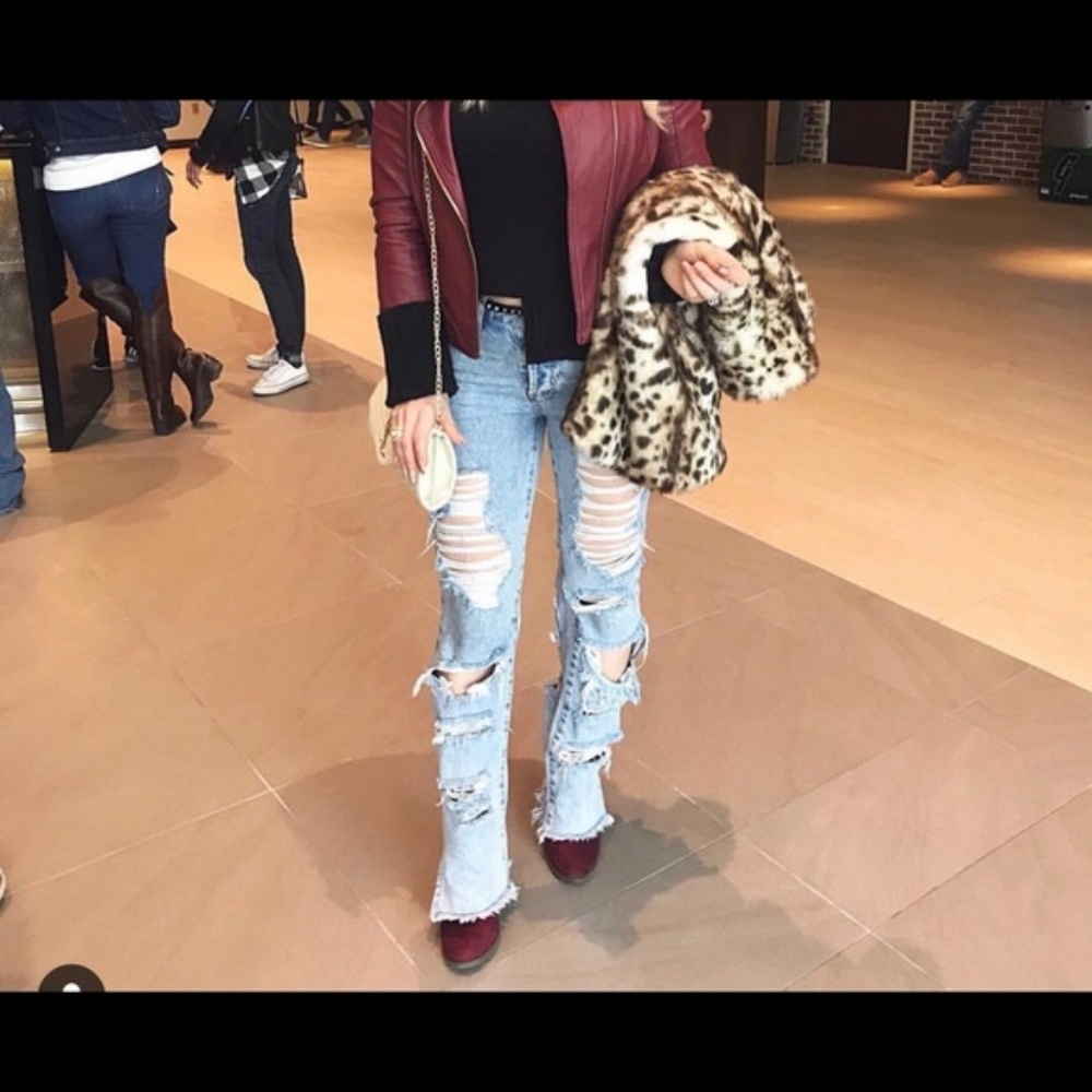 The "Kait Davis" distressed Girlfriend Jean